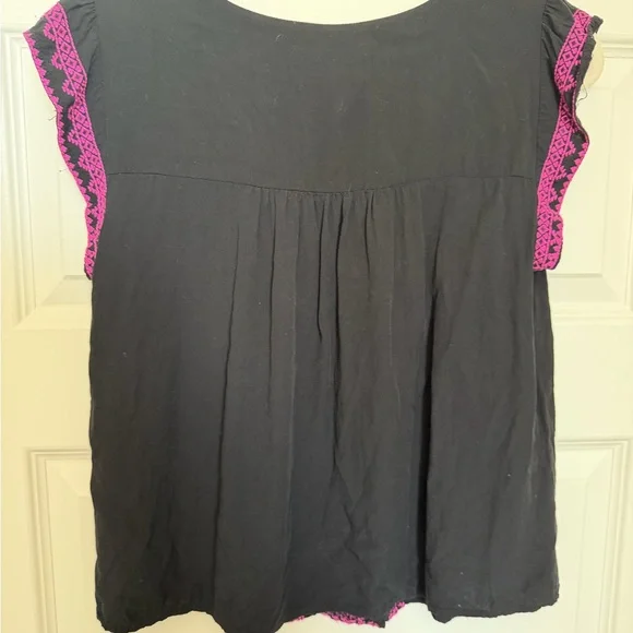 Savanna Jane Black boho peasant Top with Pink Embroidery flutter sleeve size med - Picture 3 of 5